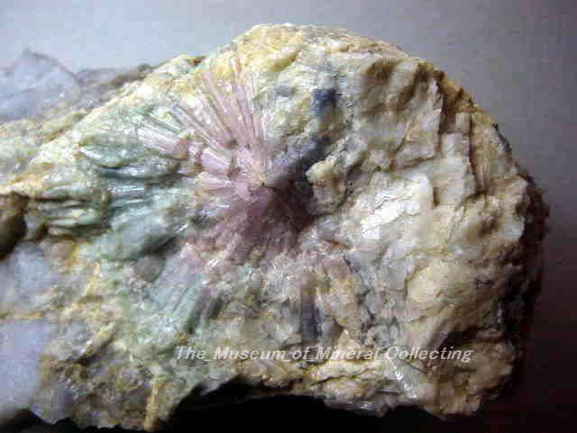 鉱石ウォーターメロンリチア電気石 Elbite-myouken.jpg